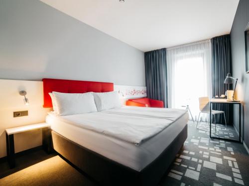 Q Hotel Kraków - Tap to explore photos