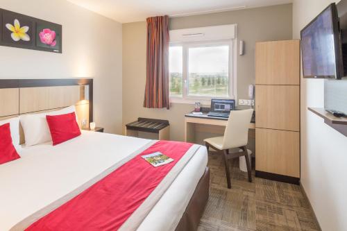 Akena City Reims Bezannes Stop at Akena City Reims Bezannes to discover the wonders of Bezannes. Featuring a complete list of amenities, guests will find their stay at the property a comfortable one. Free Wi-Fi in all rooms, 2