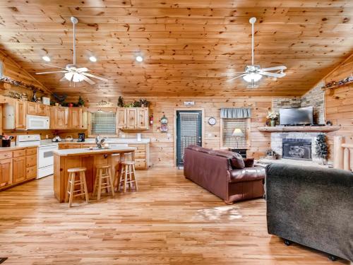Wild At Heart Cabin - image 3