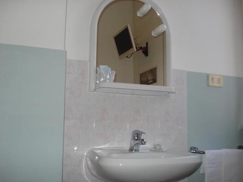 Hotel Ely - image 3
