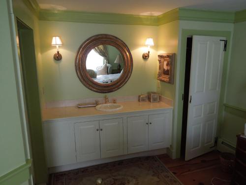 Admiral Farragut Inn - image 2