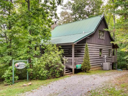 Southern Charm Cabin - image 2