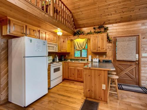 Southern Charm Cabin - image 9