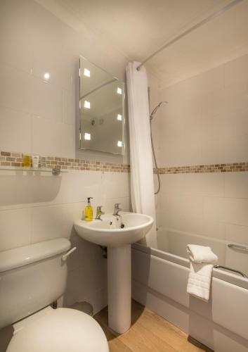 Admiral Rodney Hotel