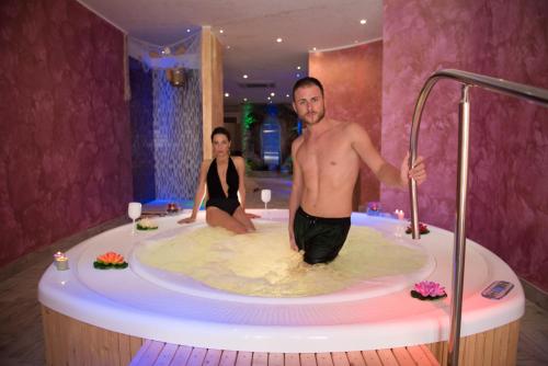 Suite with Hot Tub room in La Porta del Mare