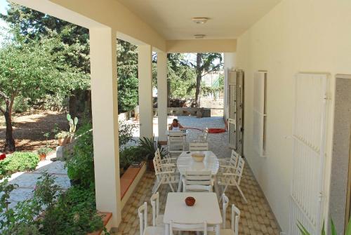 Villa with pool and tennis court, Avola (foto 7)