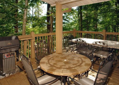 Happy Hollow Cabin - image 12