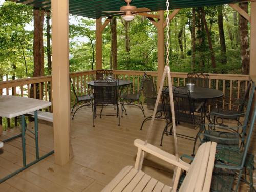 Happy Hollow Cabin - image 9