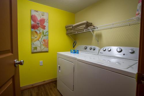 Henrys Hideaway Home - image 7