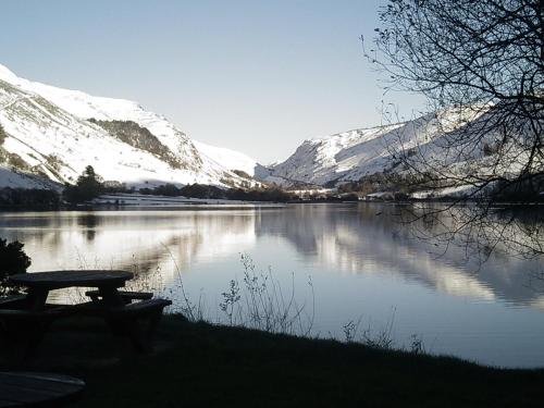Pen-Y-Bont Hotel - image 6