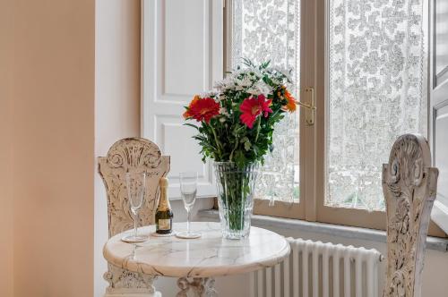 Rome Charming Suites - image 8