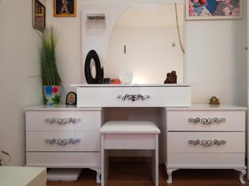 Apartment White Lily - image 13