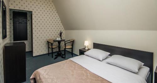 1 queen bed