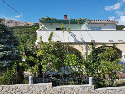  Apartments Polic with Terrace in Jurandvor