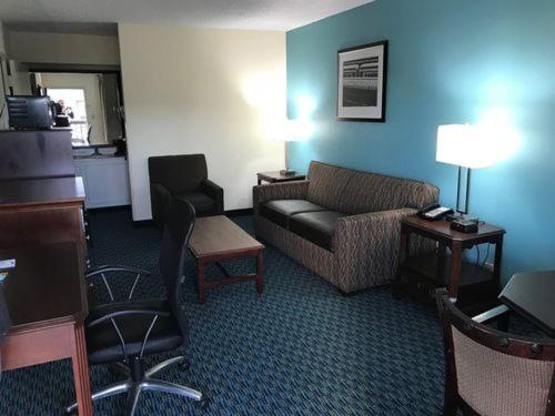 Baymont Inn & Suites by Wyndham Florence - image 11