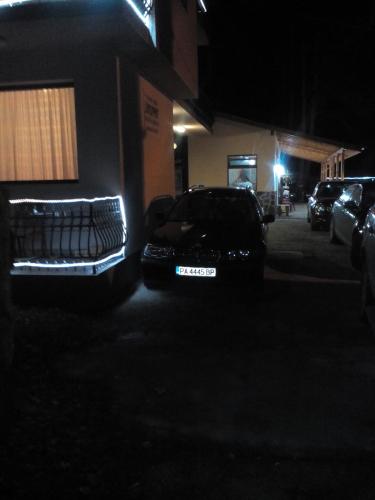 Family Hotel Shisharka - image 10