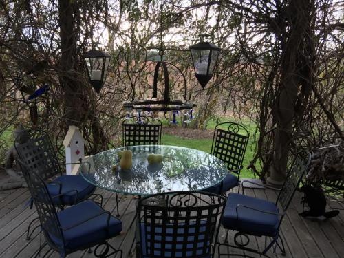 Lulu's Bed & Breakfast 4