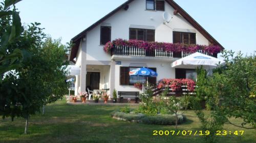 المرافق, Guest House Adrijana in دريزنيك جراد