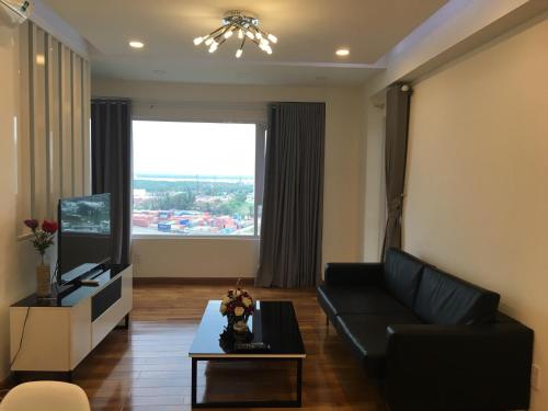Nancy Thuy Tien Apartment 1210
