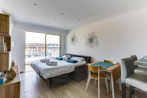 IMMOGROOM - Renovated apartment - Terrace - AC - Wifi