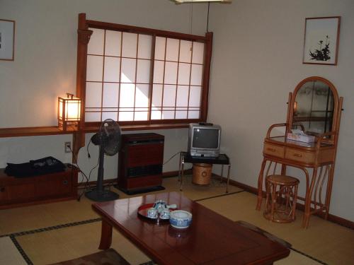 Japanese-Style Family Room (3 Adults) with shared Bathroom