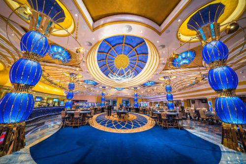 คาสิโน, King's Resort - casino and hotels - adults only in รอซวาดอฟ