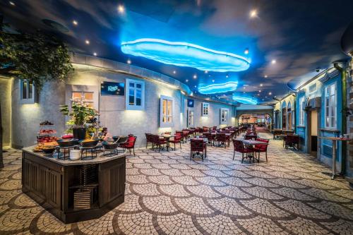 อาหารและเครื่องดื่ม, King's Resort - casino and hotels - adults only in รอซวาดอฟ