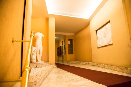 Vatican Suite 383 2