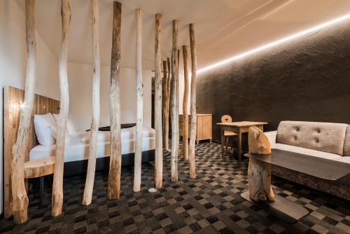 room detail thumbnail 1