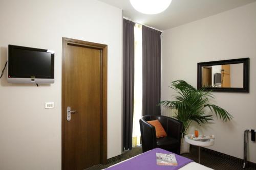 Art Hotel - image 4