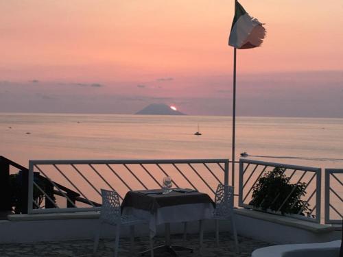 馬雷港水療酒店 (La Porta del mare SPA) in 特羅佩亞市中心