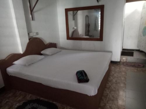 Economy Double Room image 2