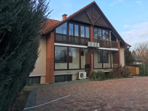 

Autosztráda Apartman