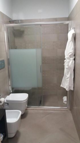 8room Hotel - image 4