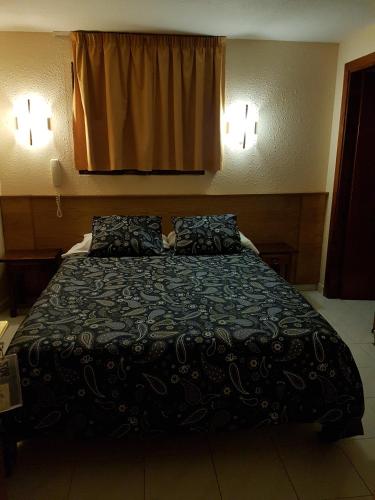 2 twin beds