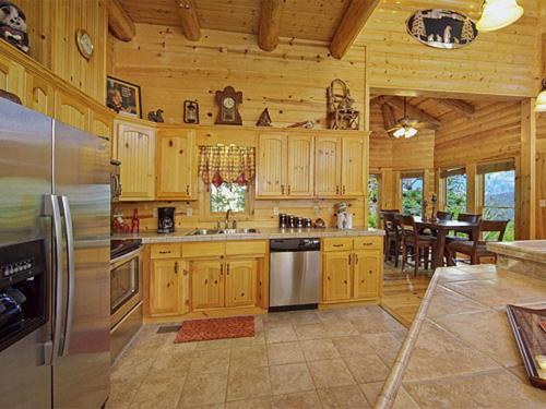 Luvin Logs Lodge Cabin - image 2