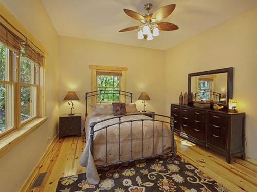 Luvin Logs Lodge Cabin - image 5