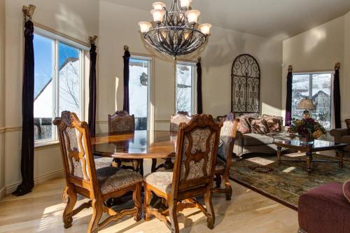 8865 Sackett Drive Home - image 4
