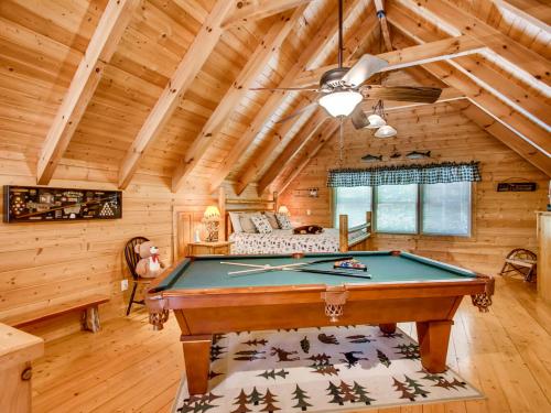 Tomahawk Lodge Cabin - image 3