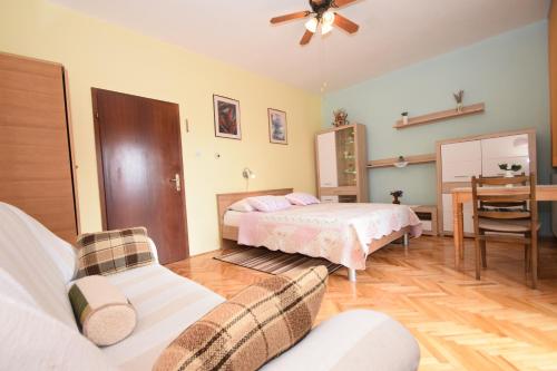 Apartments Mira - image 6