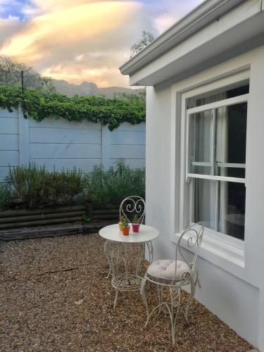 Wedgwood Cottage - Tap to explore photos