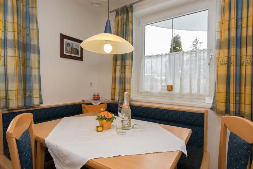 2 bedrooms, 3 beds