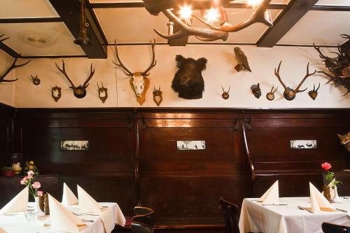 餐廳, 阿特徳施維斯杜巴酒店 (Hotel Altdeutsche Weinstuben) in 弗賴堡(溫斯特魯特)