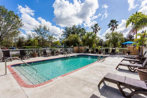 Swimming pool, Baymont by Wyndham Fort Myers Airport in Fort Myers (FL)
