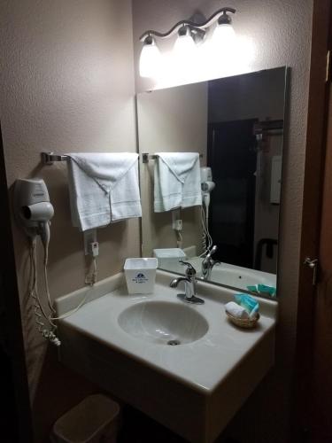 One King Bed Executive Non-Smoking