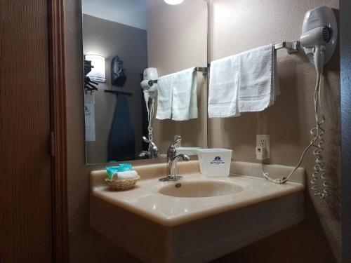 Americas Best Value Inn And Suites Bismarck