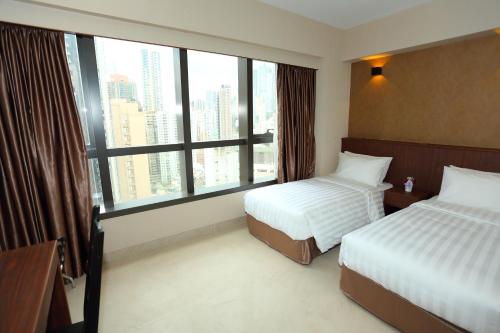 WE Hotel Room Type - Superior Twin Room with City View