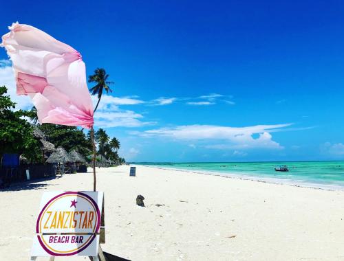 Zanzistar Guesthouse and Restaurant