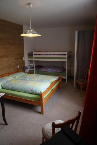 2 twin beds, 1 bunk bed