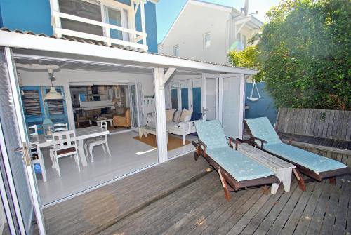 balkon/taras, Delightful Luxury Beach House in Thesens Island